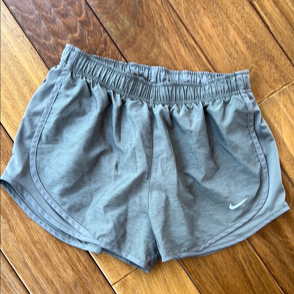 Nike Women's Gray Athletic Shorts Dri-Fit Size Medium